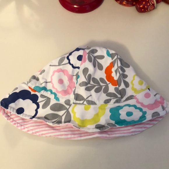 Mini Boden matching swimsuit, cover up and hat - Picture 5 of 7